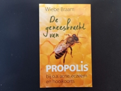 Leerzaam boek van gepensioneerde huisarts Wiebe Braam over het gebruik van Propolis-WebshopHoning-en-zo.com.jpg